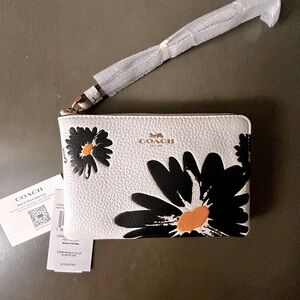 COACH | NWT Sold Out Flower Wristlet